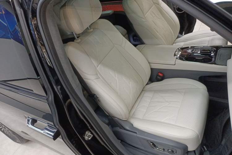 Used Zeekr 009 2024 7-Seater Walk-Through Version Four-Wheel Drive 108 kWh Right Front Seat