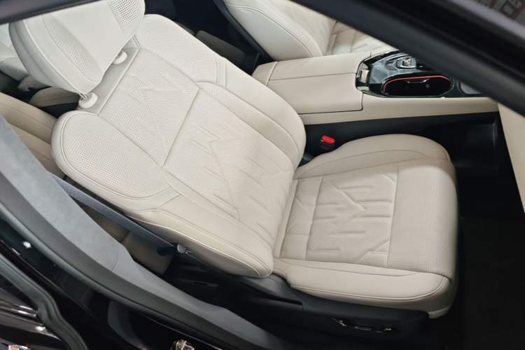 Used Zeekr 009 2024 Six-Seat Executive Version 4WD 108 kWh Right Front Seat