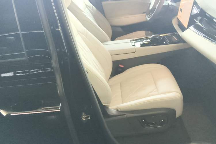 Used Zeekr 009 2024 7-Seater Walk-Through Version Four-Wheel Drive 108 kWh Right Front Seat