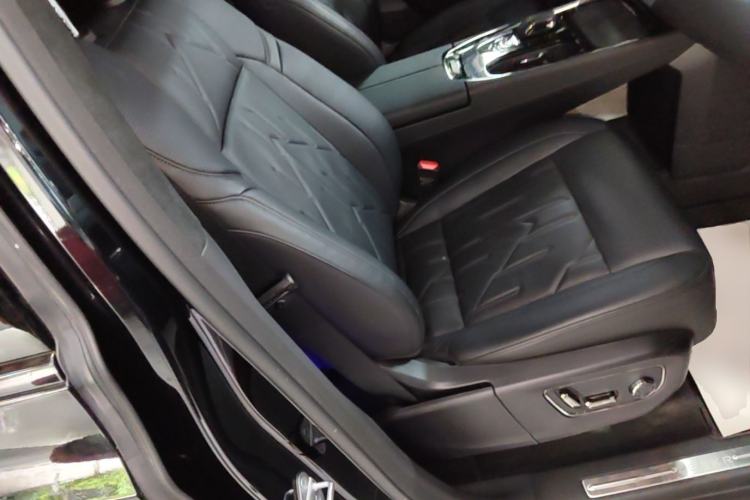 Used Zeekr 009 2024 Six-Seat Executive Version 4WD 140 kWh Right Front Seat