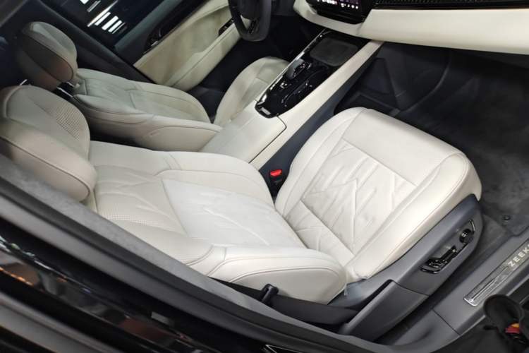 Used Zeekr 009 2024 7-Seater Aisle Version 108 kWh Right Front Seat