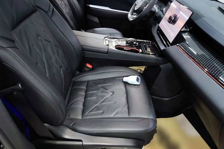 Used Zeekr 009 2024 7-Seater Aisle Version 108 kWh Right Front Seat