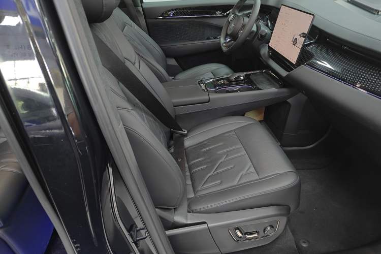 Used Zeekr 009 2024 7-Seater Aisle Version 108 kWh Right Front Seat