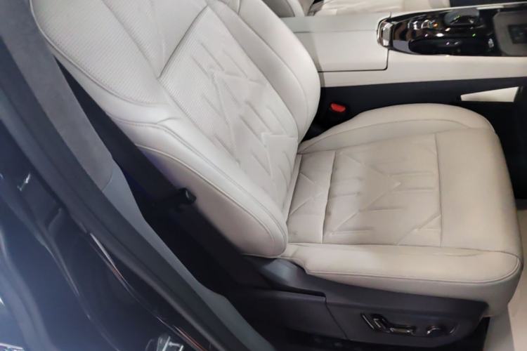 Used Zeekr 009 2024 Six-Seat Executive Version 4WD 108 kWh Right Front Seat