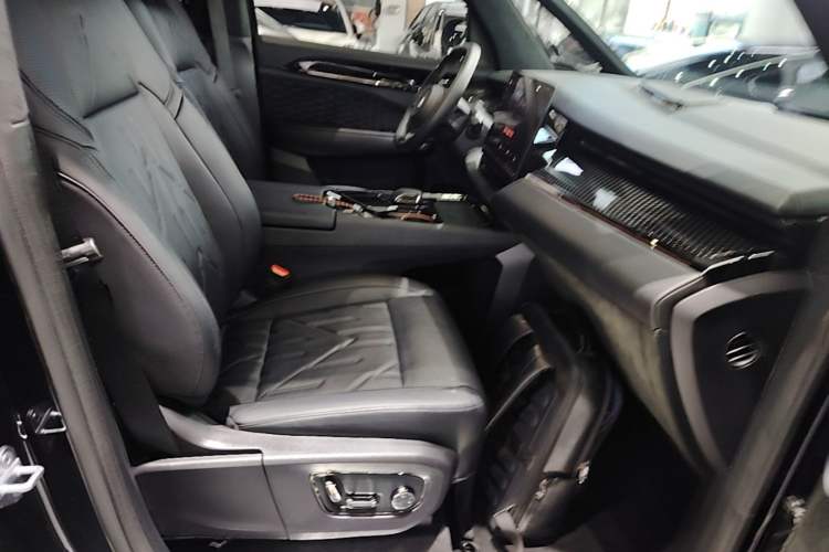 Used Zeekr 009 2024 Six-Seat Executive Version 4WD 108 kWh Right Front Seat