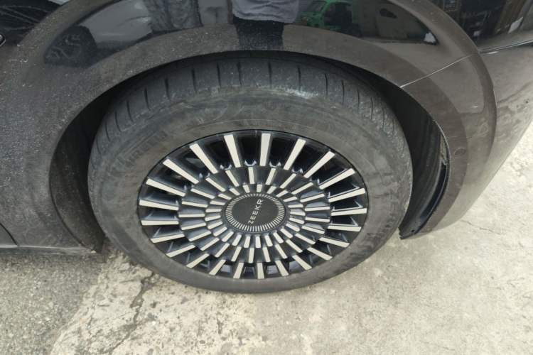 Used Zeekr 009 2024 Six-Seat Executive Version 4WD 108 kWh Right Front Wheel Hub