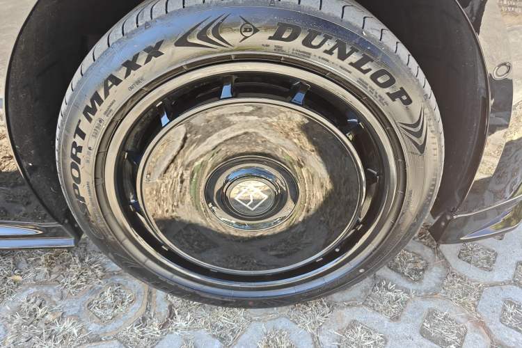 Used Zeekr 009 2024 7-Seater Walk-Through Version Four-Wheel Drive 108 kWh Right Front Wheel Hub
