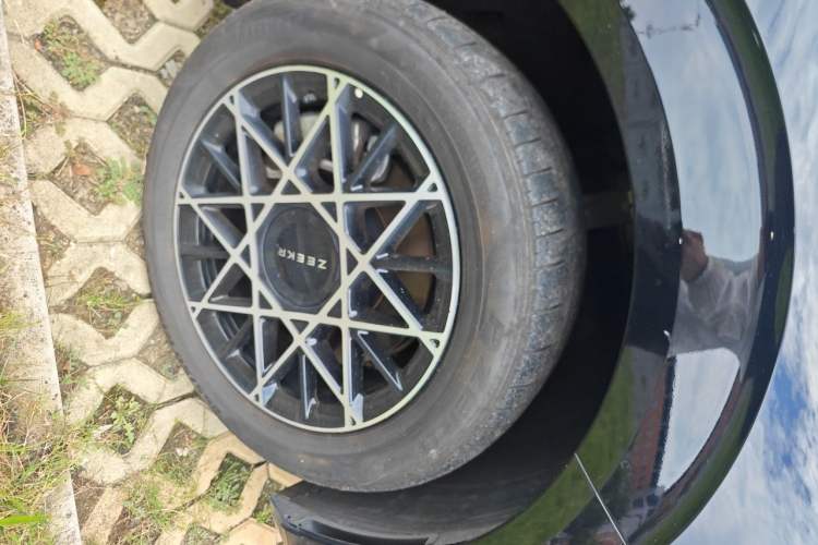 Used Zeekr 009 2024 7-Seater Walk-Through Version Four-Wheel Drive 108 kWh Right Front Wheel Hub