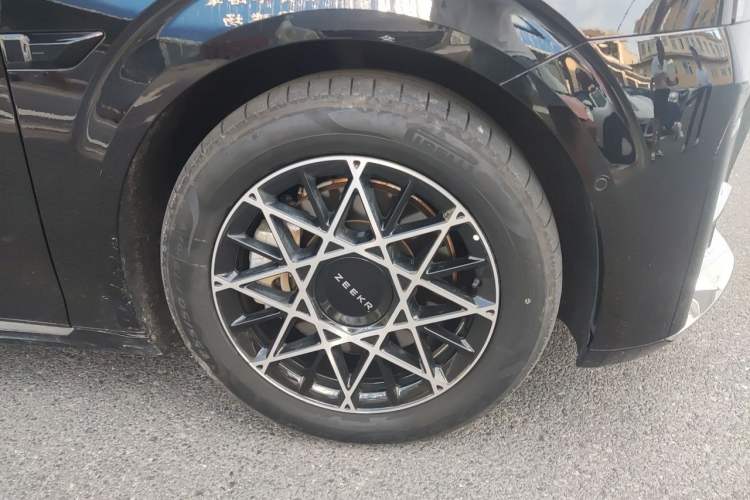 Used Zeekr 009 2024 7-Seater Aisle Version 108 kWh Right Front Wheel Hub