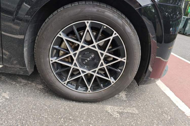 Used Zeekr 009 2024 7-Seater Aisle Version 108 kWh Right Front Wheel Hub