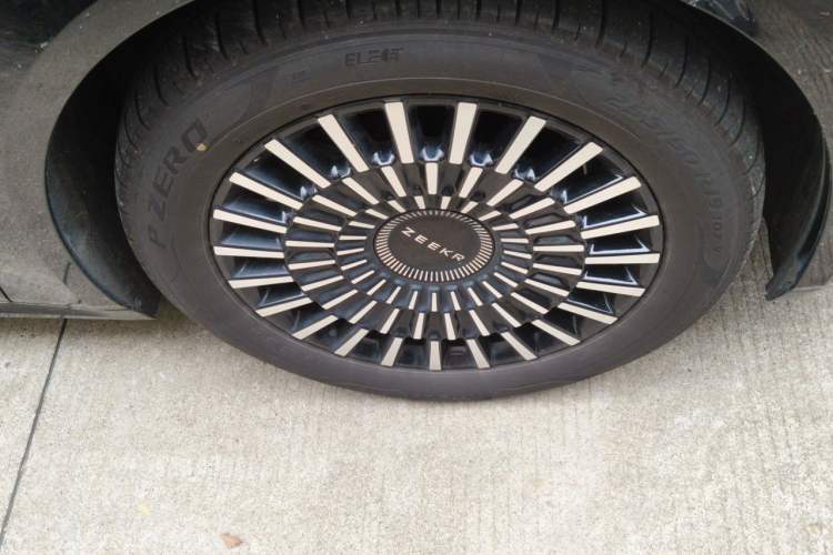 Used Zeekr 009 2024 Six-Seat Executive Version 4WD 108 kWh Right Front Wheel Hub