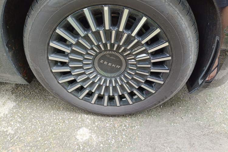 Used Zeekr 009 2024 7-Seater Walk-Through Version Four-Wheel Drive 108 kWh Right Front Wheel Hub