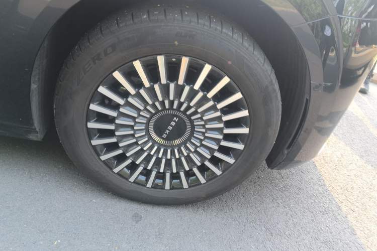Used Zeekr 009 2024 7-Seater Walk-Through Version Four-Wheel Drive 108 kWh Right Front Wheel Hub