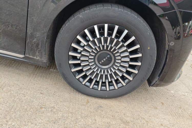 Used Zeekr 009 2024 7-Seater Walk-Through Version Four-Wheel Drive 108 kWh Right Front Wheel Hub