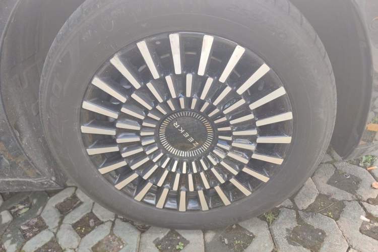 Used Zeekr 009 2024 7-Seater Walk-Through Version Four-Wheel Drive 108 kWh Right Front Wheel Hub