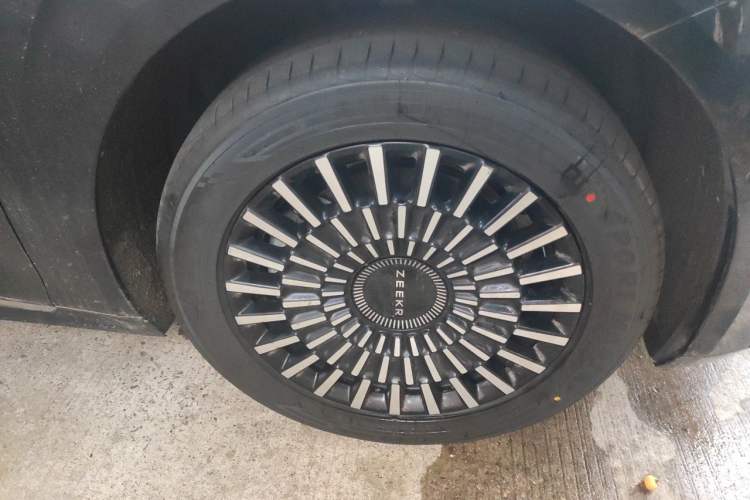 Used Zeekr 009 2024 Six-Seat Executive Version 4WD 108 kWh Right Front Wheel Hub