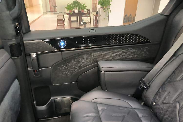 Used Zeekr 009 2024 7-Seater Aisle Version 108 kWh Right Rear Door Interior