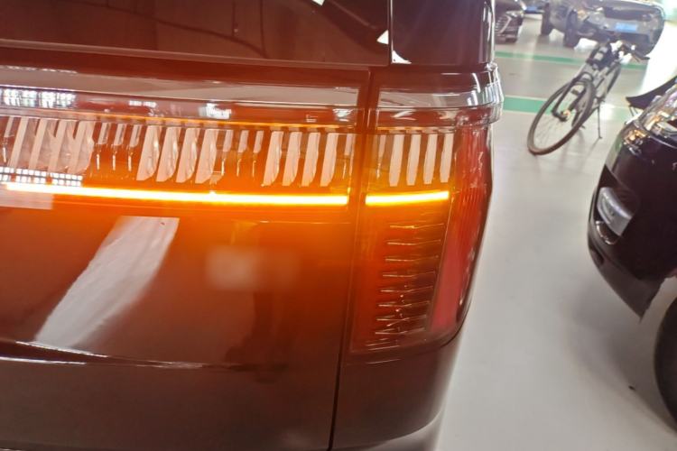 Used Zeekr 009 2024 7-Seater Walk-Through Version Four-Wheel Drive 108 kWh Right Rear Taillight