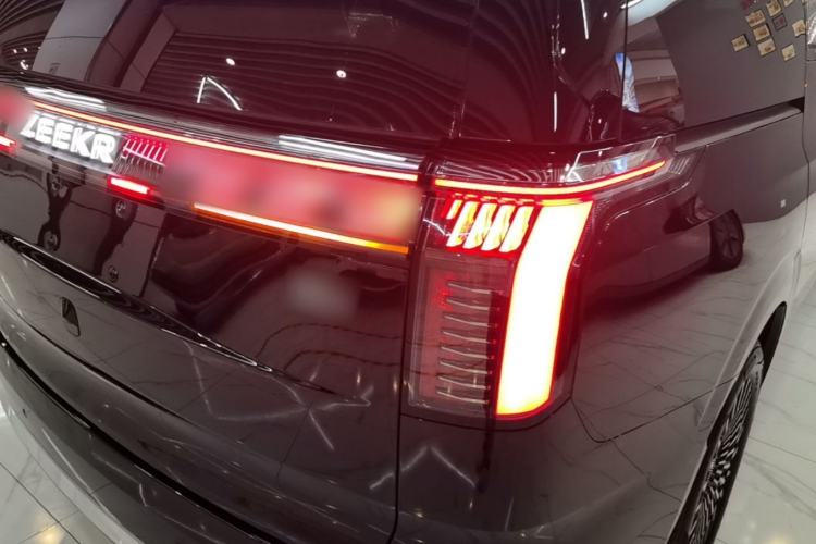 Used Zeekr 009 2024 Six-Seat Executive Version 4WD 108 kWh Right Rear Taillight