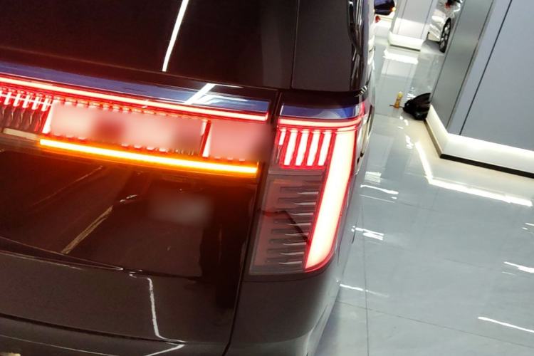 Used Zeekr 009 2024 7-Seater Aisle Version 108 kWh Right Rear Taillight