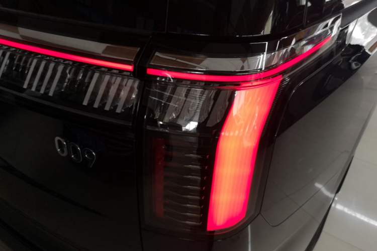 Used Zeekr 009 2024 7-Seater Aisle Version 108 kWh Right Rear Taillight