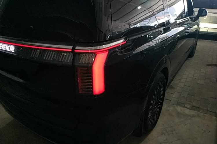 Used Zeekr 009 2024 7-Seater Walk-Through Version Four-Wheel Drive 108 kWh Right Rear Taillight