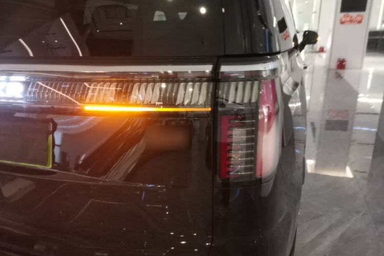 Used Zeekr 009 2024 7-Seater Walk-Through Version Four-Wheel Drive 108 kWh Right Rear Taillight