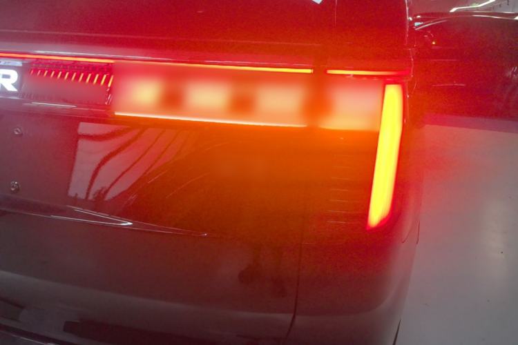 Used Zeekr 009 2024 7-Seater Walk-Through Version Four-Wheel Drive 108 kWh Right Rear Taillight
