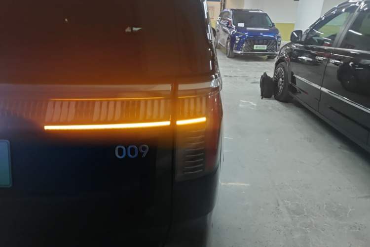 Used Zeekr 009 2024 7-Seater Aisle Version 108 kWh Right Rear Taillight
