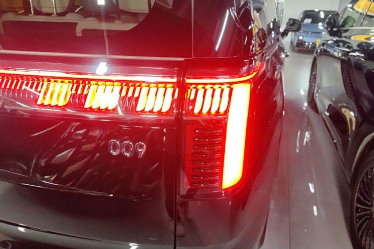 Used Zeekr 009 2024 Six-Seat Executive Version 4WD 108 kWh Right Rear Taillight