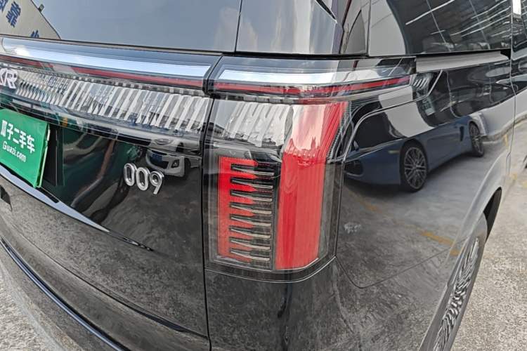 Used Zeekr 009 2024 7-Seater Aisle Version 108 kWh Right Rear Taillight