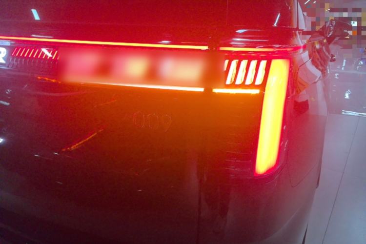 Used Zeekr 009 2024 Six-Seat Executive Version 4WD 140 kWh Right Rear Taillight