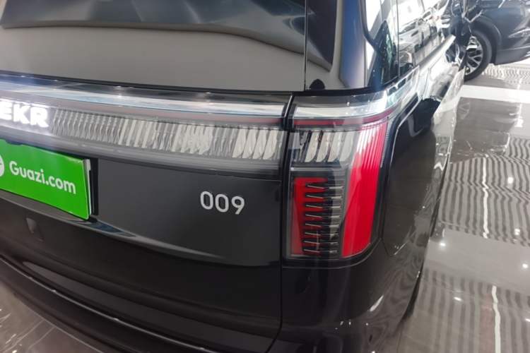 Used Zeekr 009 2024 7-Seater Aisle Version 108 kWh Right Rear Taillight