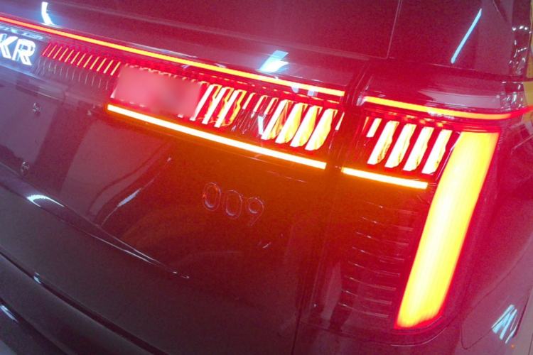Used Zeekr 009 2024 Six-Seat Executive Version 4WD 108 kWh Right Rear Taillight