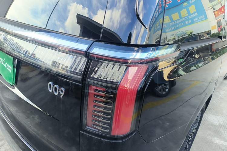 Used Zeekr 009 2024 7-Seater Walk-Through Version Four-Wheel Drive 108 kWh Right Rear Taillight