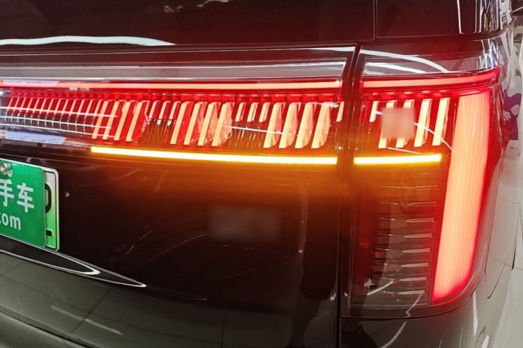Used Zeekr 009 2024 7-Seater Walk-Through Version Four-Wheel Drive 108 kWh Right Rear Taillight
