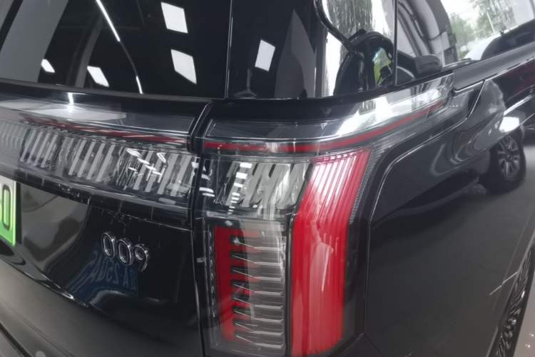 Used Zeekr 009 2024 Six-Seat Executive Version 4WD 108 kWh Right Rear Taillight