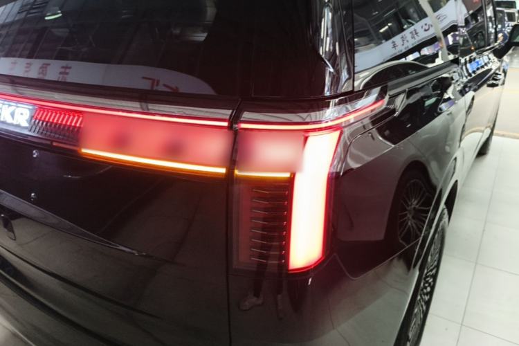 Used Zeekr 009 2024 7-Seater Walk-Through Version Four-Wheel Drive 108 kWh Right Rear Taillight
