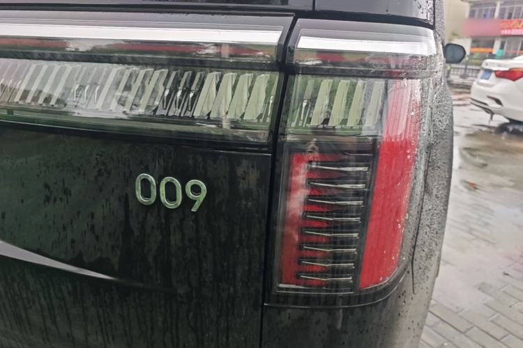 Used Zeekr 009 2024 7-Seater Aisle Version 108 kWh Right Rear Taillight