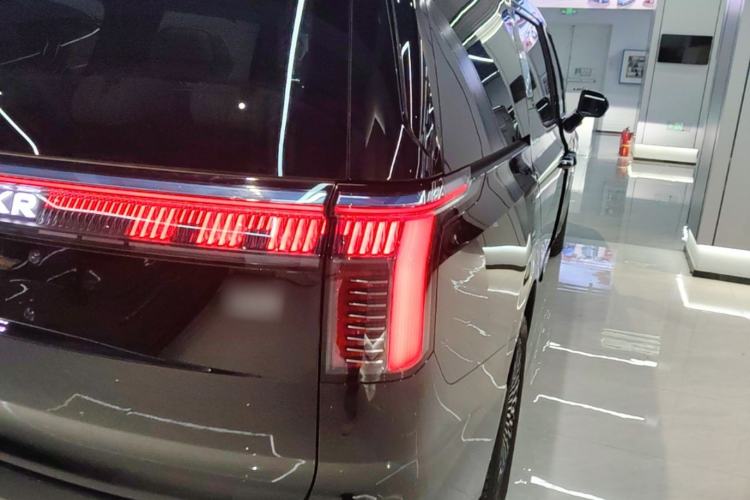 Used Zeekr 009 2024 7-Seater Aisle Version 108 kWh Right Rear Taillight