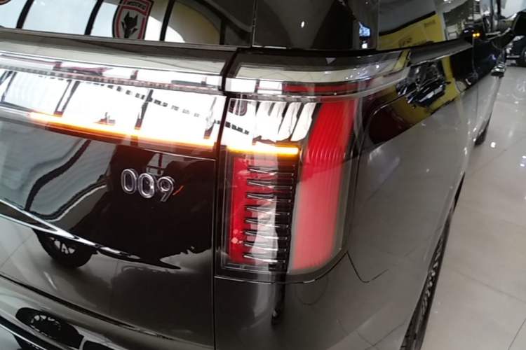 Used Zeekr 009 2024 7-Seater Aisle Version 108 kWh Right Rear Taillight