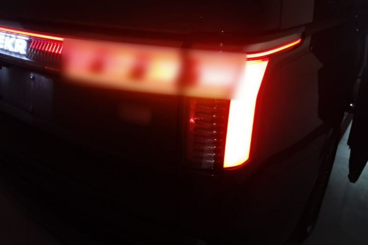 Used Zeekr 009 2024 7-Seater Walk-Through Version Four-Wheel Drive 108 kWh Right Rear Taillight