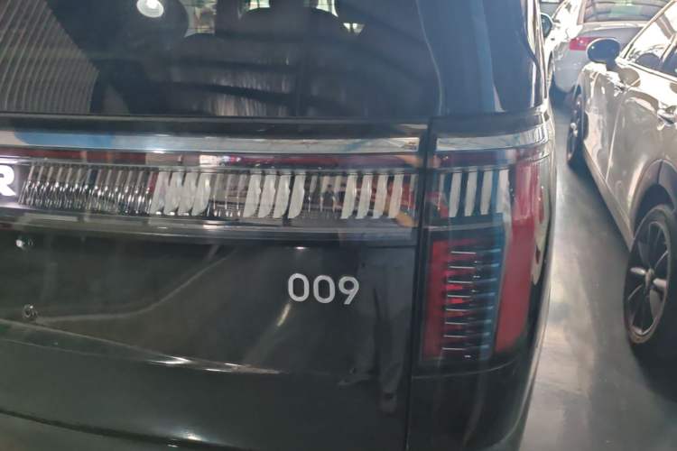 Used Zeekr 009 2024 Six-Seat Executive Version 4WD 108 kWh Right Rear Taillight