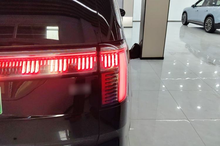 Used Zeekr 009 2024 Six-Seat Executive Version 4WD 140 kWh Right Rear Taillight