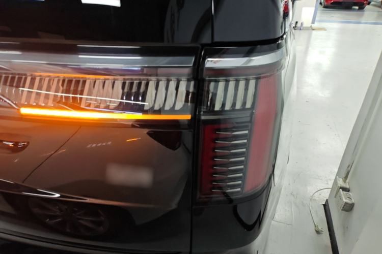 Used Zeekr 009 2024 7-Seater Aisle Version 108 kWh Right Rear Taillight