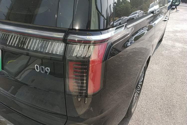 Used Zeekr 009 2024 Six-Seat Executive Version 4WD 108 kWh Right Rear Taillight