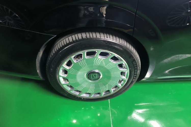 Used Zeekr 009 2024 Six-Seat Executive Version 4WD 108 kWh Right Rear Wheel Hub