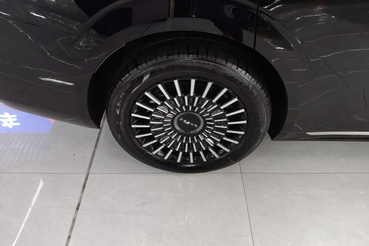 Used Zeekr 009 2024 7-Seater Walk-Through Version Four-Wheel Drive 108 kWh Right Rear Wheel Hub
