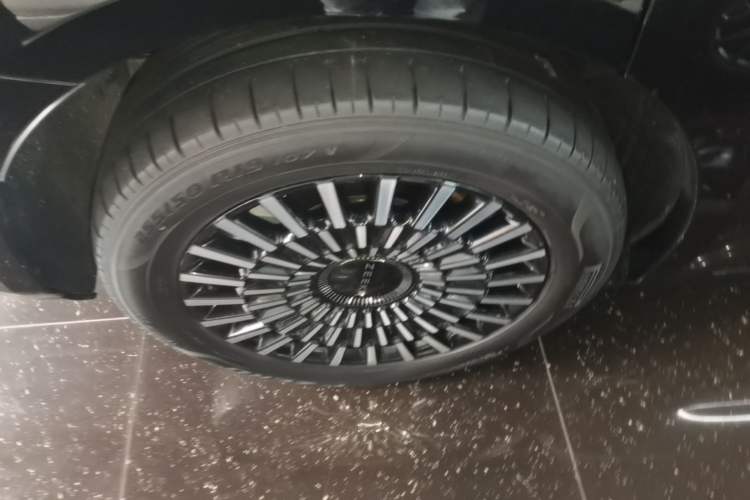 Used Zeekr 009 2024 Six-Seat Executive Version 4WD 108 kWh Right Rear Wheel Hub