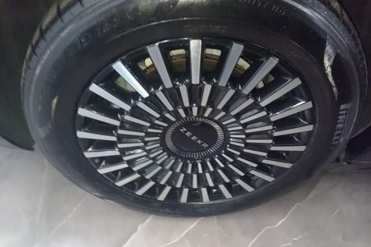 Used Zeekr 009 2024 Six-Seat Executive Version 4WD 108 kWh Right Rear Wheel Hub